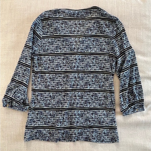 The Limited Navy Blue Patterned 3/4 Sleeve Top Blouse. Size Medium - Picture 9 of 11